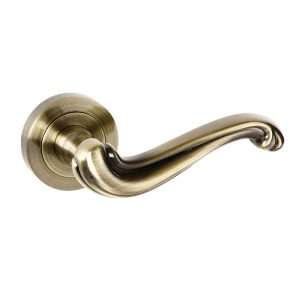 Old English Colchester Lever on Round Rose - Antique Brass