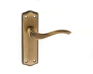 Old English Warwick Latch Lever on Backplate - Matt Antique Brass