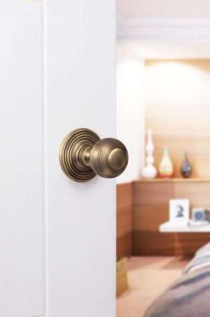 Old English Ripon Solid Brass Reeded Mortice Knob on Concealed Fix Rose - Matt Antique Brass