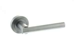 STATUS Nebraska Lever on Round Rose - Satin Chrome